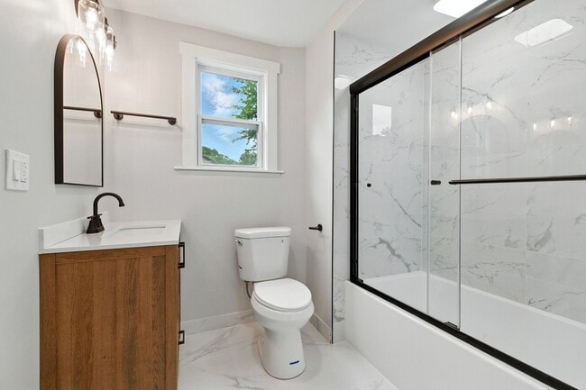 Building Photo - Fully renovated 3 bedroom home in Ambridge...