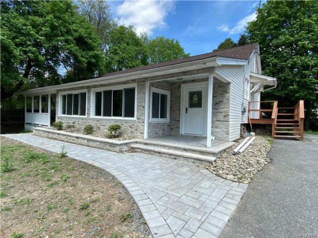 Primary Photo - 140 Fries Ln