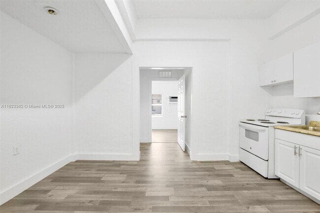Foto del edificio - 2300 W Flagler St