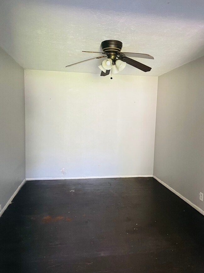 Dining room - 3905 Russell Dr