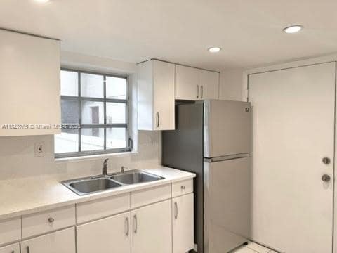 Building Photo - 10901 N Kendall Dr