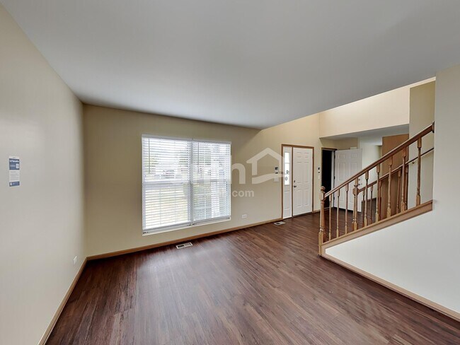 Building Photo - 434 Monarch Ln