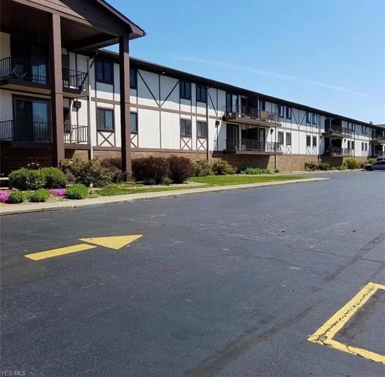 4849 Grace Rd Unit 223, North Olmsted, OH 44070 Condo for Rent in North Olmsted, OH