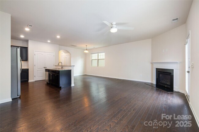 Foto del edificio - 4033 Black Walnut Wy