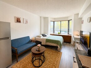 Building Photo - 550 Rue Wilbrod St