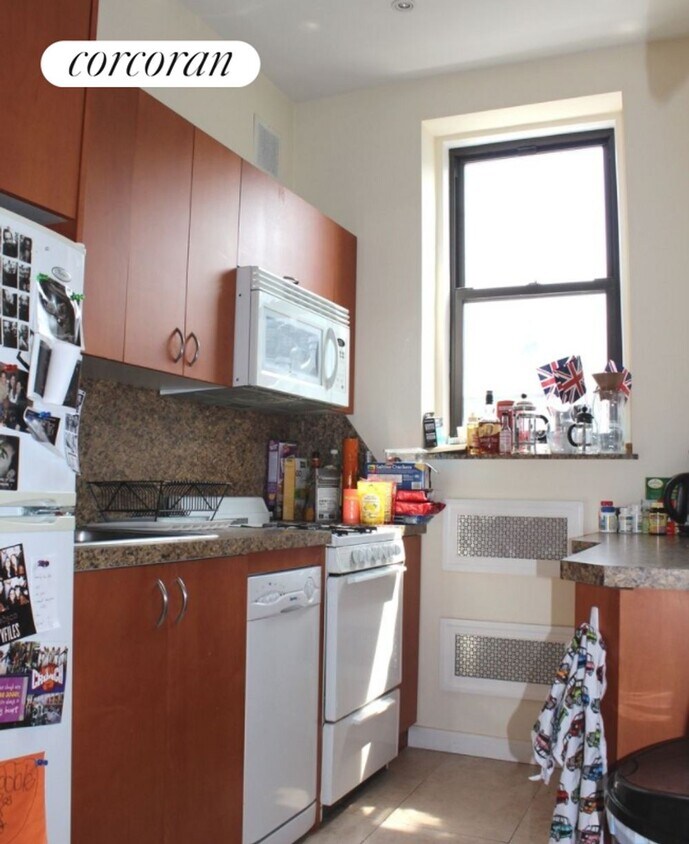 Primary Photo - 167 8th Ave
