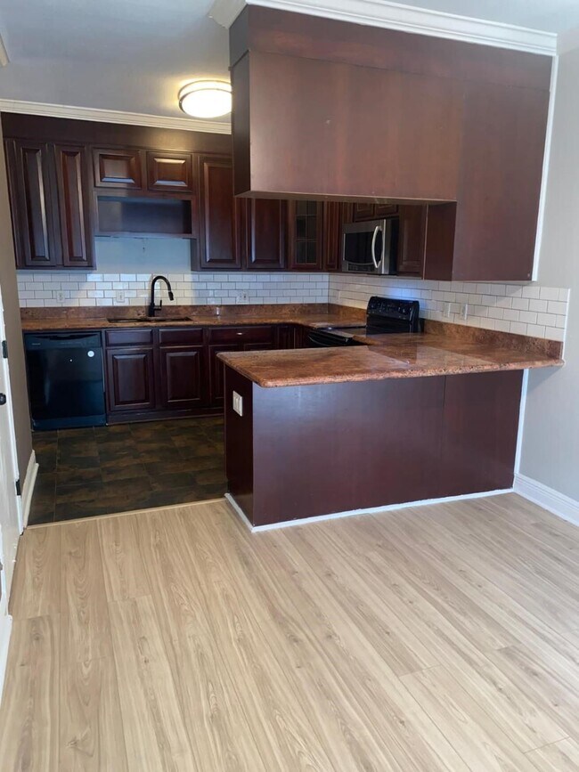 Foto del edificio - 2100 Tanglewilde St