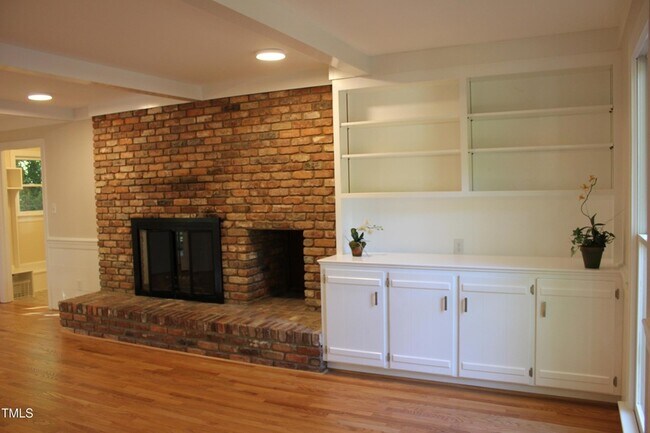 Building Photo - 6321 Gainsborough Dr