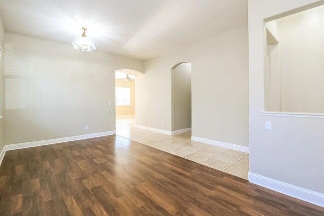 Building Photo - 611 Aspen Meadows Way