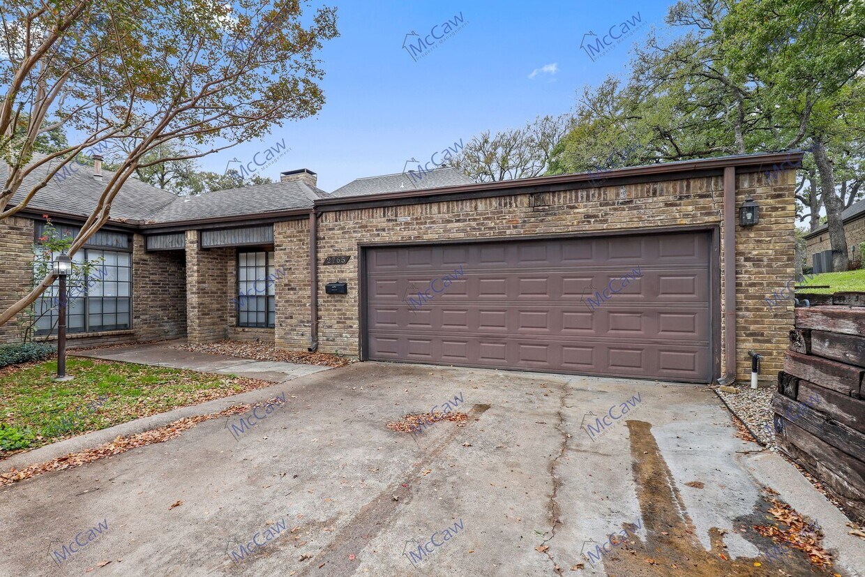 Foto principal - Coming Soon! Beautiful 2/2/2 Townhome in G...