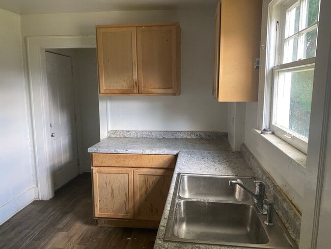 Building Photo - Spacious 3-Bedroom Home for Lease in Akron