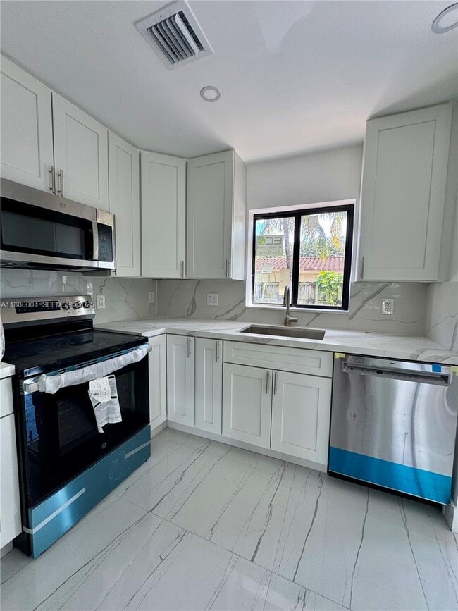 Building Photo - 3030 Arthur St