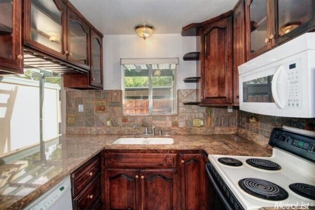 Foto del edificio - AVAILABLE NOW!  COTTAGE OAKS CONDO IN A GR...