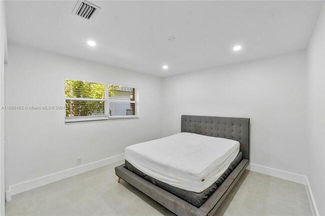 Foto del edificio - 3655 Stirling Rd