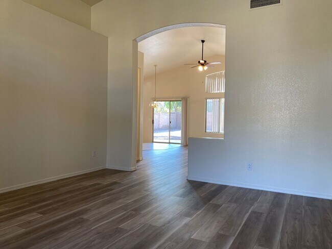 Foto del edificio - Chandler 3 Bedroom, 2 Bathroom - 1 Story B...