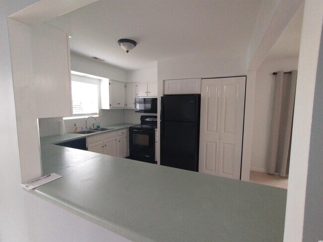 Foto del edificio - 1300 Turkey Ridge Rd