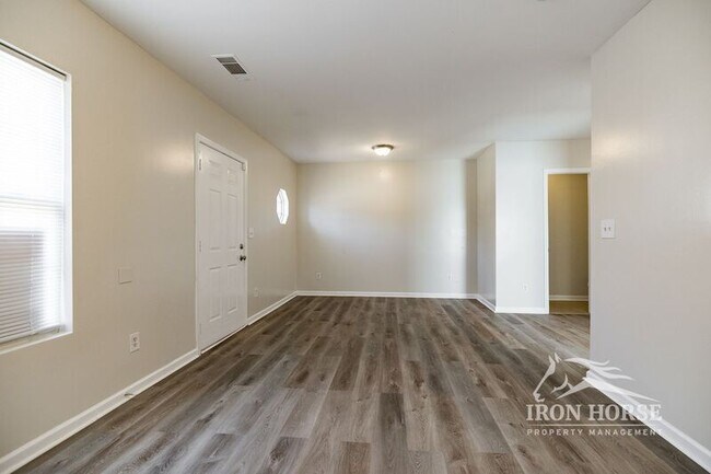 Building Photo - 634 Mill Stone Bluff