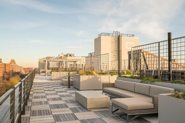 Foto del edificio - 350 Clarkson Ave