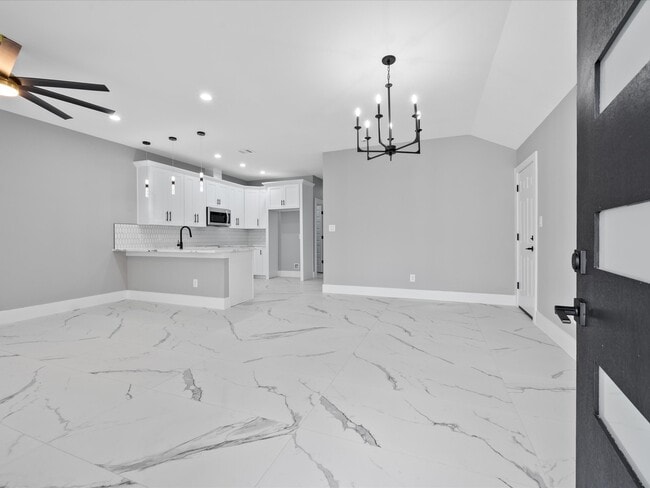 Building Photo - 9110 Everglade Dr