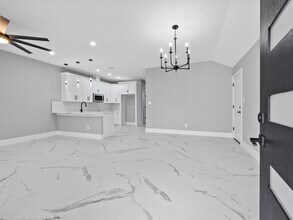 Building Photo - 9110 Everglade Dr