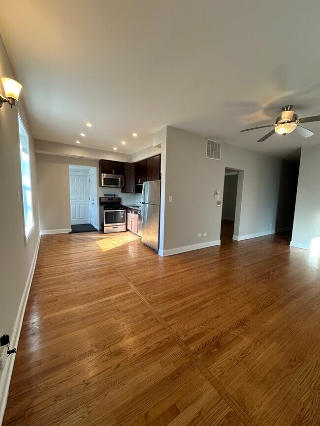 Foto del edificio - 4210 N Albany Ave