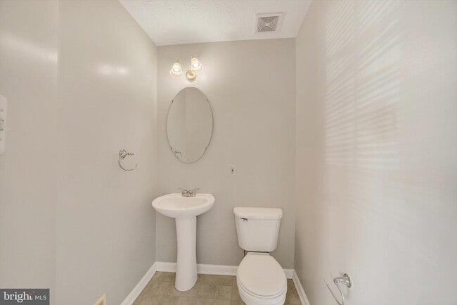 Building Photo - 5032 Finsbury Rd