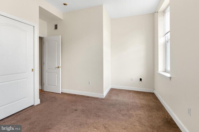 Foto del edificio - 4215 Ridge Ave