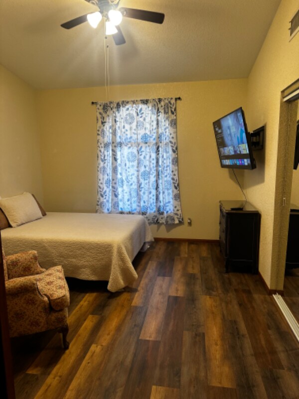 Foto del edificio - 3170 Newport Dr