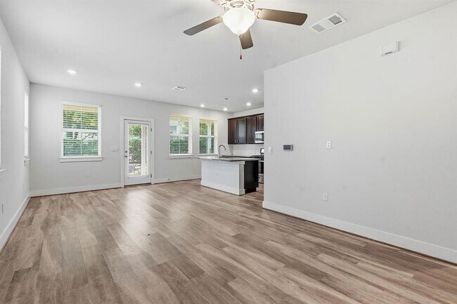 Building Photo - 7105 Silver Star Ln