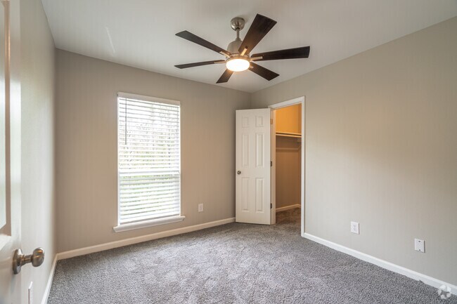 3HAB, 2BA - 1,400 ft² - EP on 5th