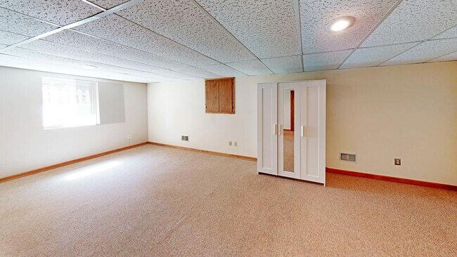 Building Photo - 14121 S Seminole Dr