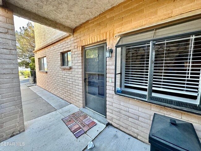 Foto del edificio - 4614 N Stanton St
