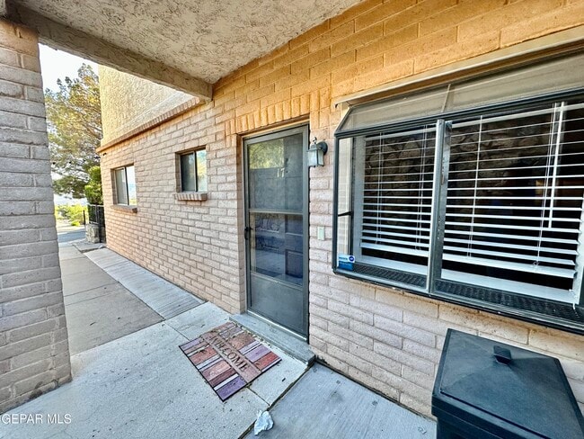 Building Photo - 4614 N Stanton St