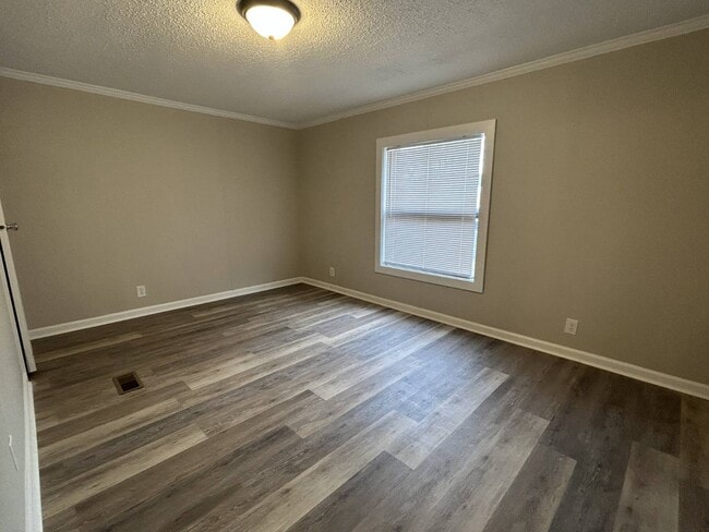 Building Photo - 38 White Oak Village