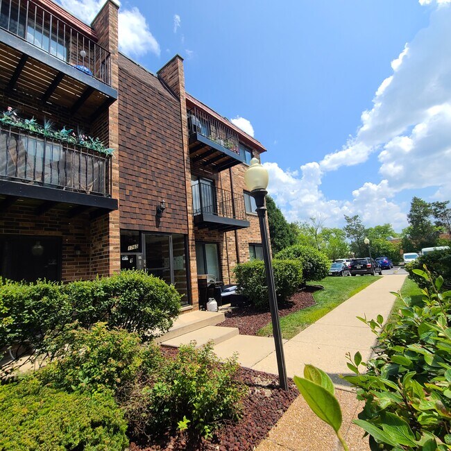 1765 W Algonquin Rd Unit 2B, Mount Prospect, IL 60056 Condo for Rent in Mount Prospect, IL