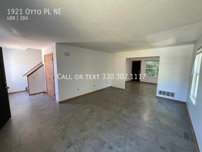 Foto del edificio - Four bedroom two bathroom home for rent