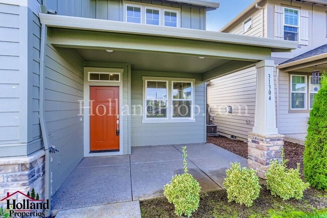 Building Photo - Discover the Charm of This Elegant North P...