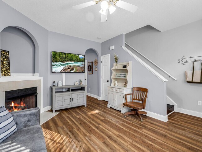 Foto del edificio - Cute- two bedroom townhome