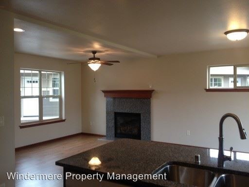 Building Photo - 5755 Fallbrook Ln