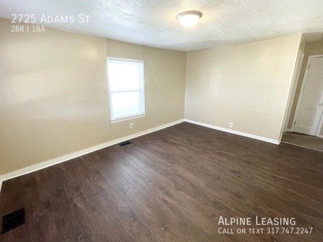 Building Photo - only a couple of blocks south of popular W...