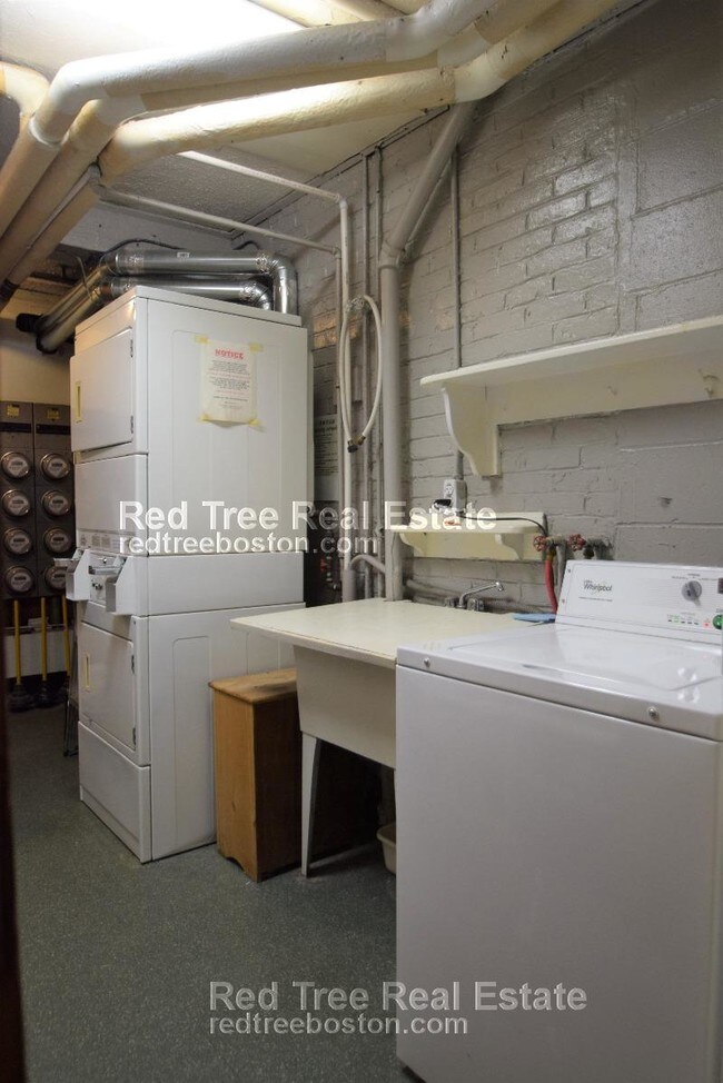 Building Photo - 2018 Commonwealth Ave