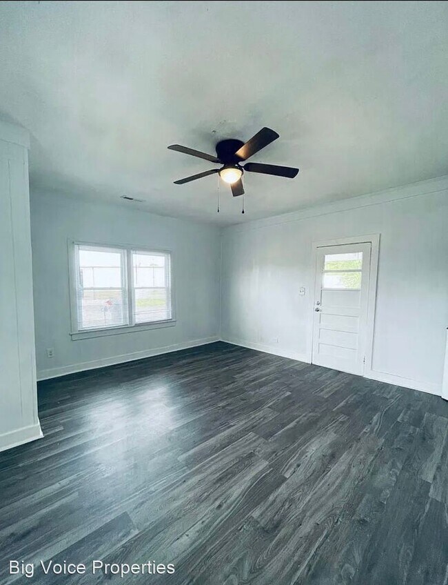 Foto del edificio - 2 br, 1 bath House - 202 E. 14th Street