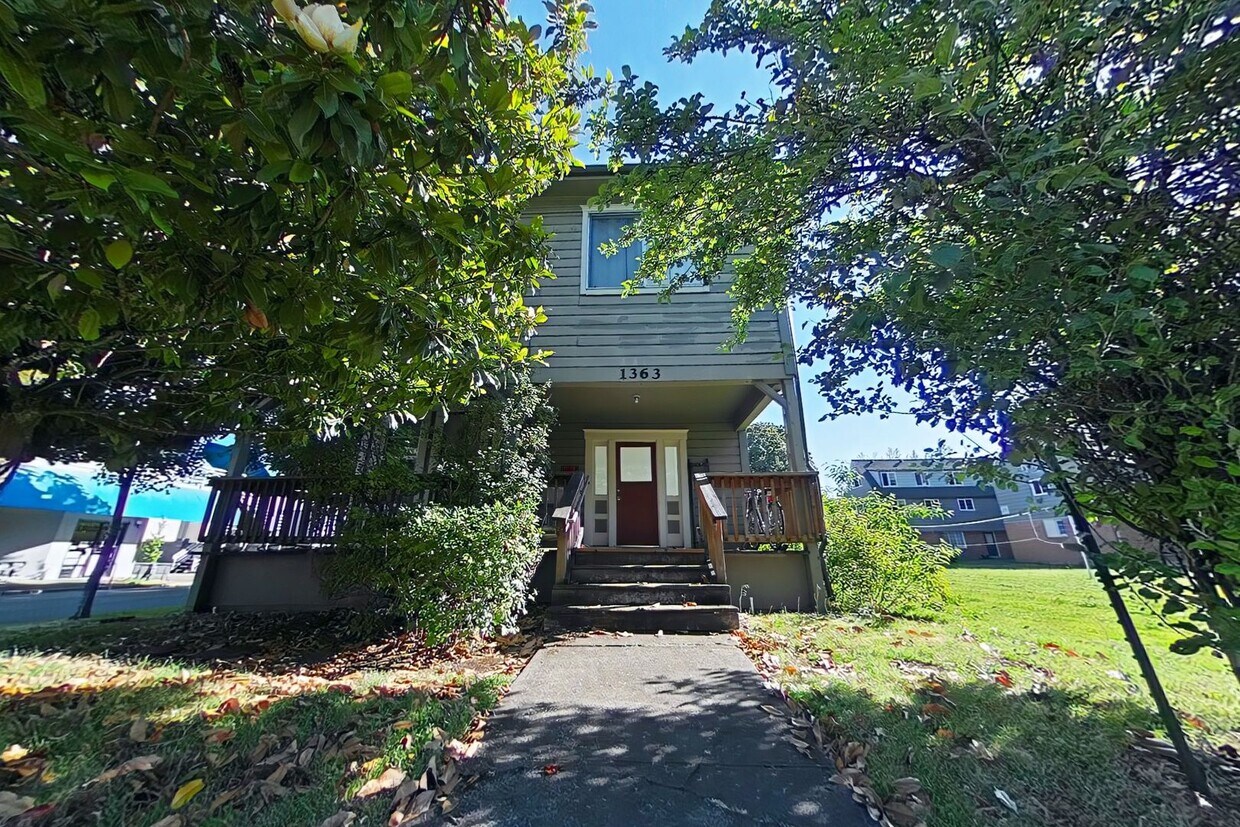 Primary Photo - 1 Bedroom Apartment ~ Close to Campus