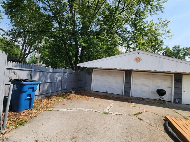 Building Photo - 506 Coral Dr