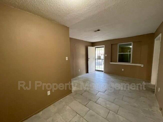 Building Photo - 1766 Cincinnati Rd