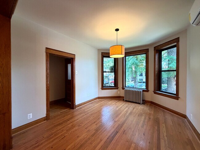Building Photo - 2036 N Sawyer Ave