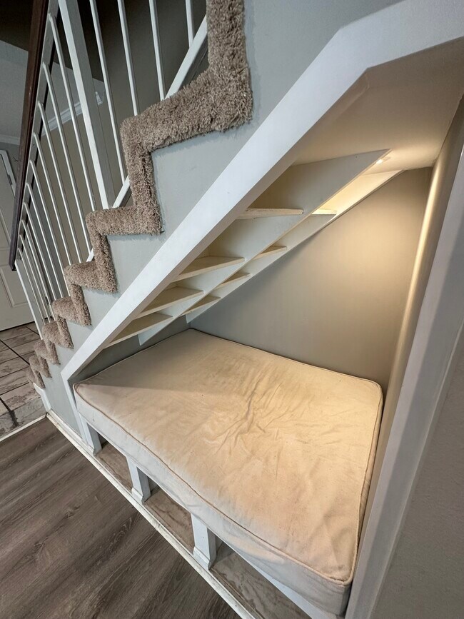 Foto del edificio - 917 W State St