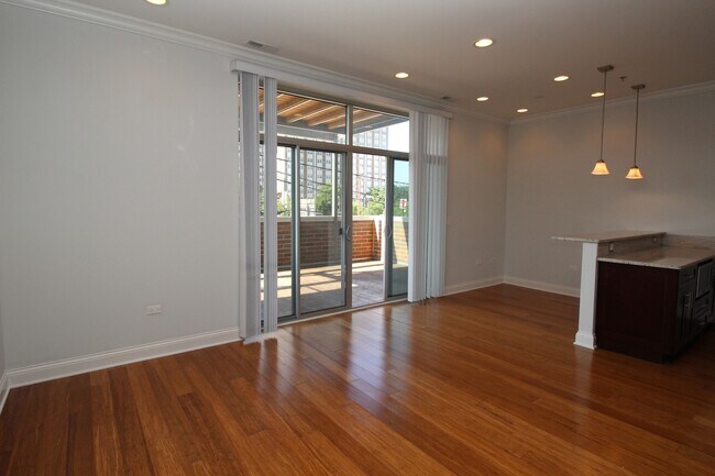 Foto del edificio - 1609 W Warren Blvd