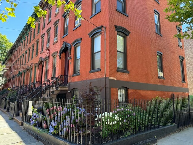 Building Photo - 229 8th St