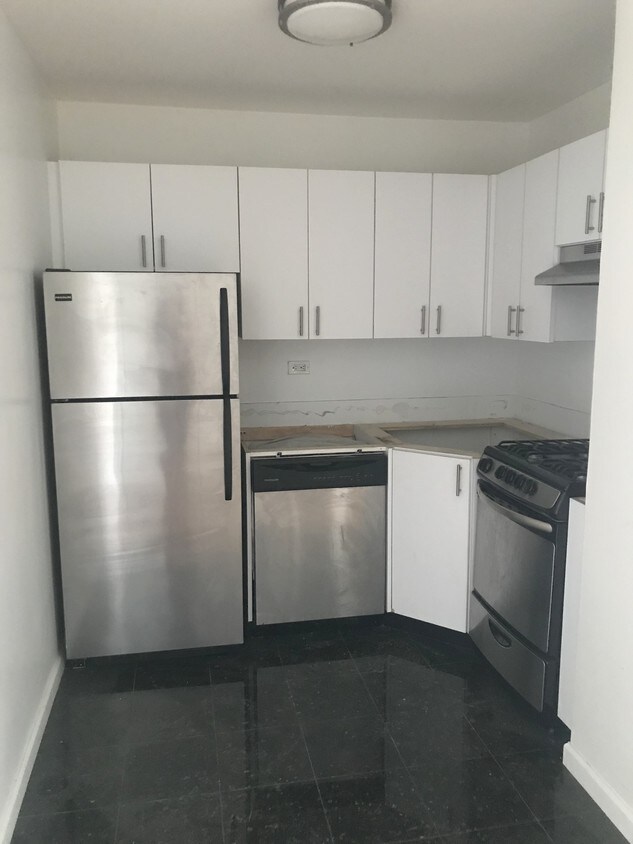 Primary Photo - 145 E 16th St